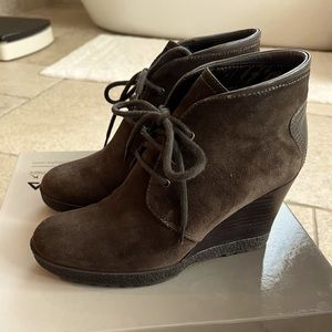 Aquatalia Cassie Graphite Suede (Brown) Size 8 weatherproof wedge booties